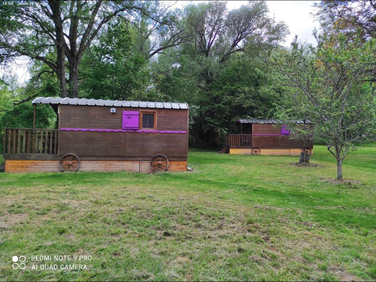 Camping, Hôtel De Plein Air Les Cariamas Chateauroux-les-Alpes Bagian luar foto