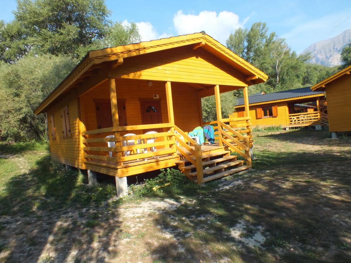 Camping, Hôtel De Plein Air Les Cariamas Chateauroux-les-Alpes Ruang foto