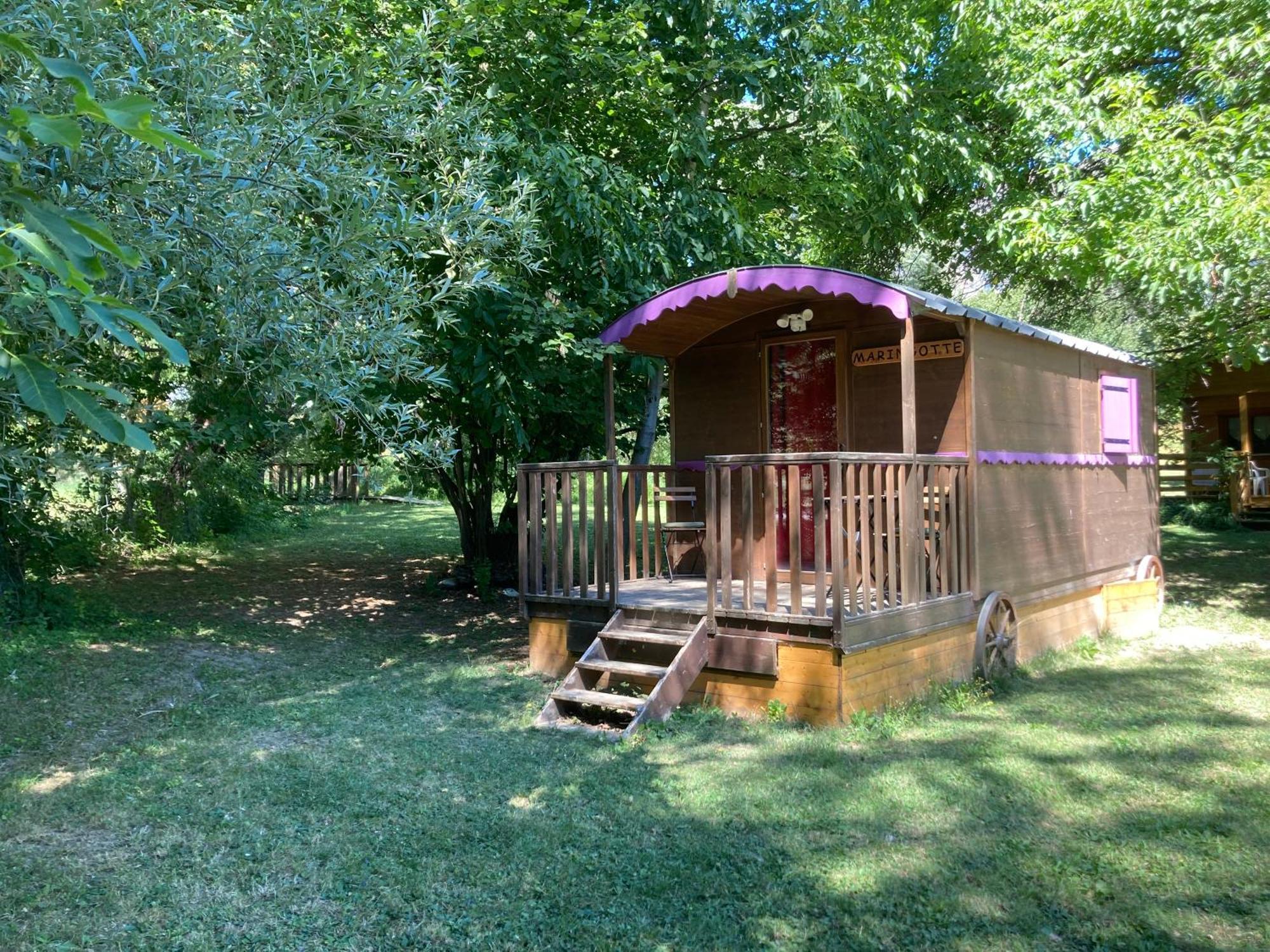 Camping, Hôtel De Plein Air Les Cariamas Chateauroux-les-Alpes Bagian luar foto
