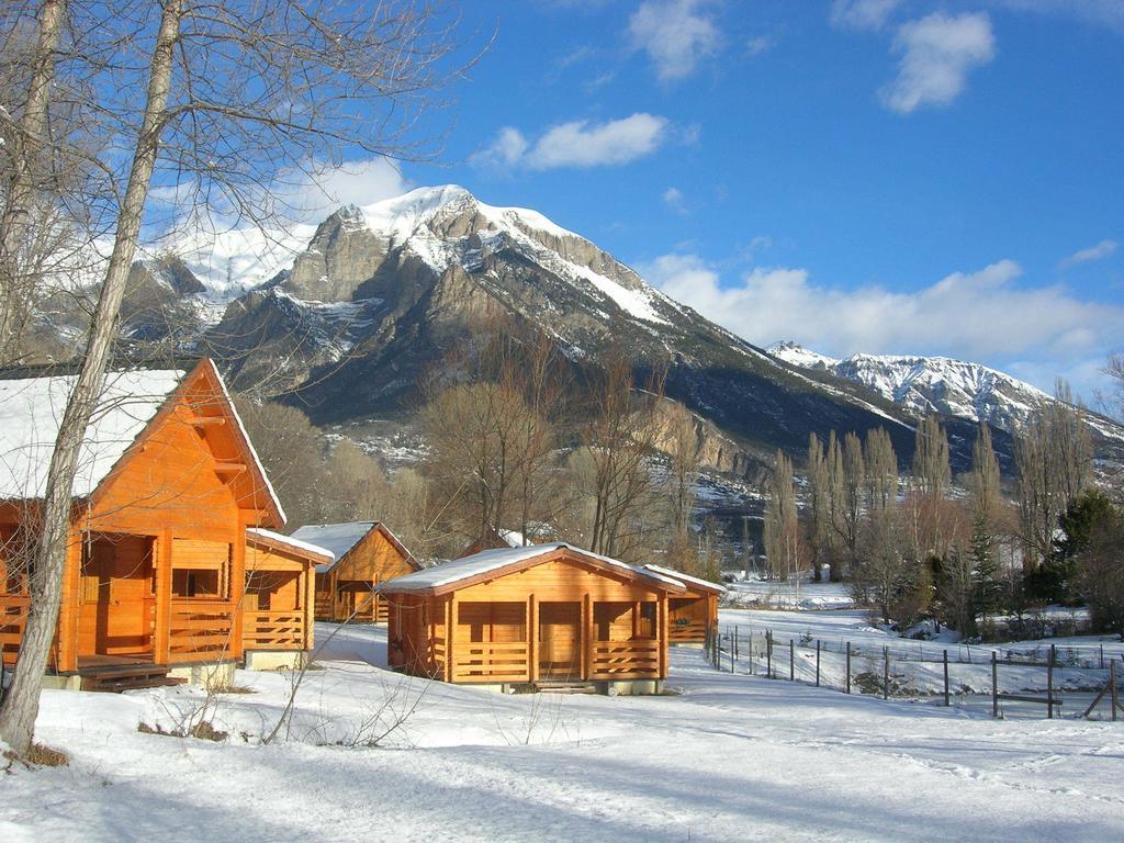 Camping, Hôtel De Plein Air Les Cariamas Chateauroux-les-Alpes Bagian luar foto