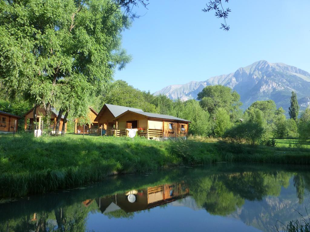 Camping, Hôtel De Plein Air Les Cariamas Chateauroux-les-Alpes Bagian luar foto