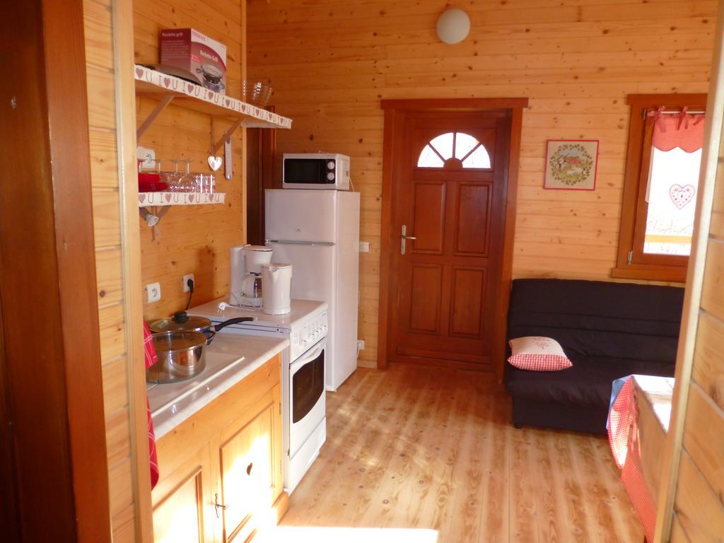 Camping, Hôtel De Plein Air Les Cariamas Chateauroux-les-Alpes Bagian luar foto