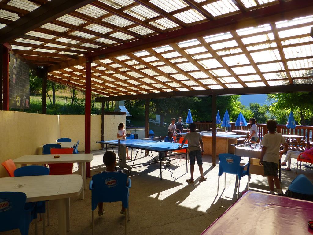 Camping, Hôtel De Plein Air Les Cariamas Chateauroux-les-Alpes Bagian luar foto
