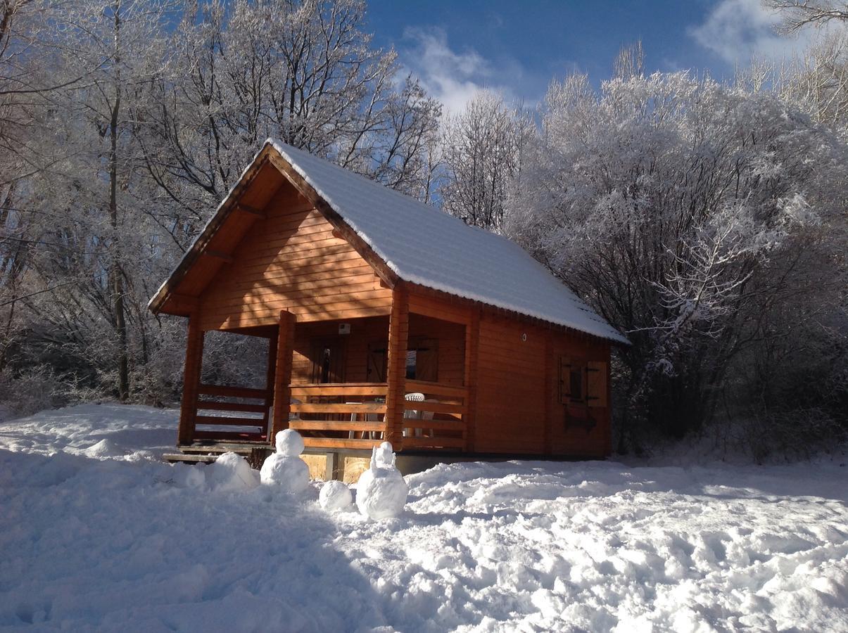 Camping, Hôtel De Plein Air Les Cariamas Chateauroux-les-Alpes Bagian luar foto