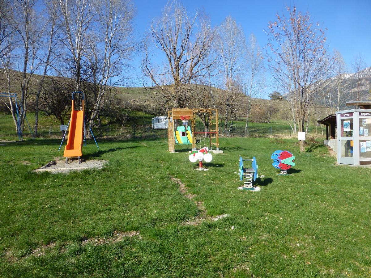 Camping, Hôtel De Plein Air Les Cariamas Chateauroux-les-Alpes Bagian luar foto