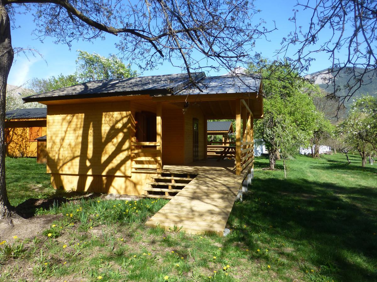 Camping, Hôtel De Plein Air Les Cariamas Chateauroux-les-Alpes Bagian luar foto